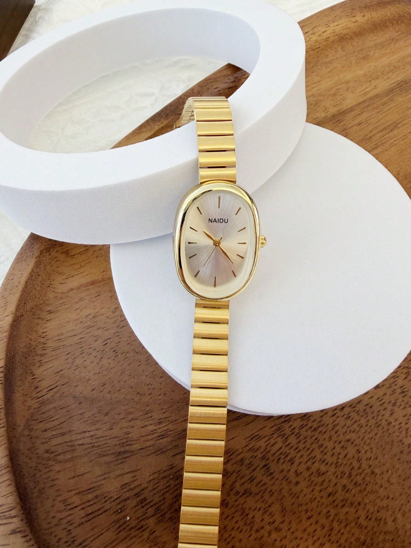OLIVIA — The Oval Watch That Changes Everything - KE