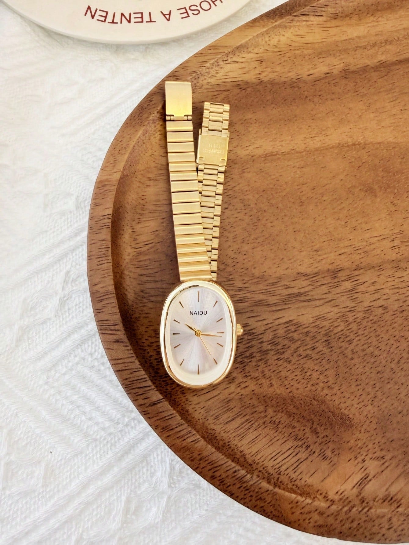 OLIVIA — The Oval Watch That Changes Everything - KE