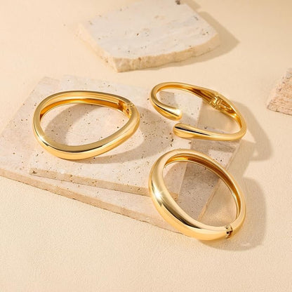 Amara™ - Sculpted Gold Bracelet Set (3-Piece) - KE